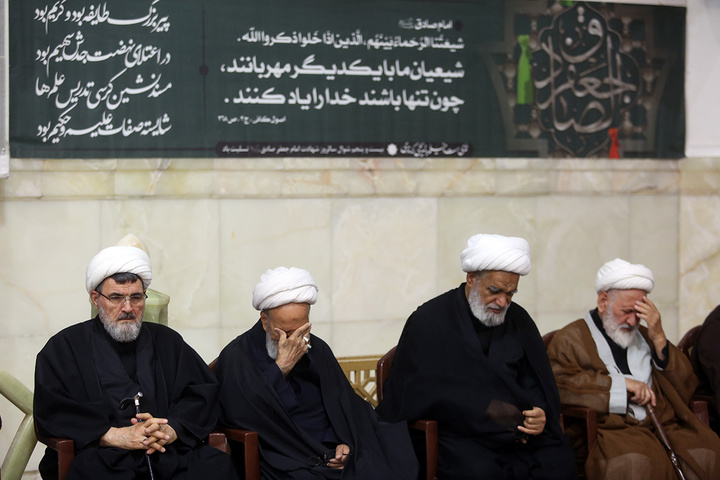 بزرگداشت سالروز هجوم رژیم ستمشاهی به مدرسه فیضیه قم در حرم بانوی کرامت