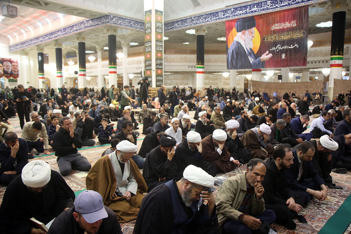 بزرگداشت سالروز هجوم رژیم ستمشاهی به مدرسه فیضیه قم در حرم بانوی کرامت