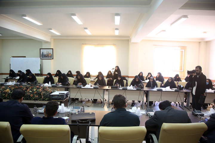 نشست خبری اعلام برنامه‌های حرم حضرت فاطمه معصومه(س) در دهه کرامت