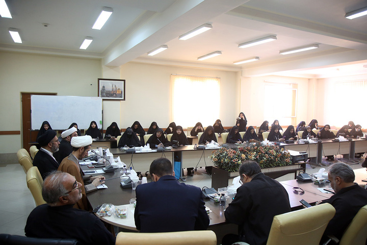 نشست خبری اعلام برنامه‌های حرم حضرت فاطمه معصومه(س) در دهه کرامت