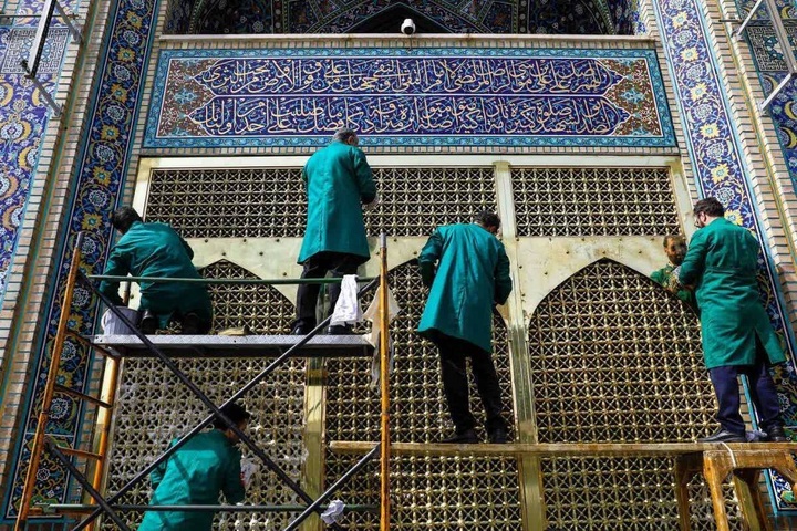 پرداخت پنجره‌های فولاد و سطوح مطلا و نقره برای استقبال از دهه کرامت