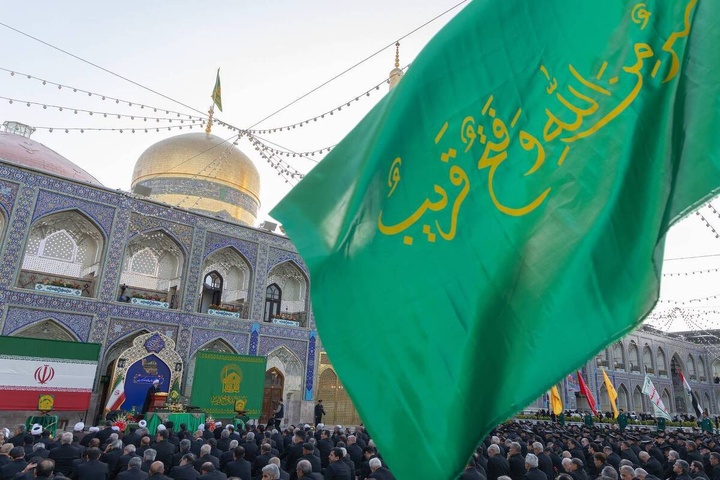 آیین «آغاز برنامه‌های دهه کرامت»؛ تجدید میثاق خادمان خورشید در آستانه میلاد بانوی کرامت
