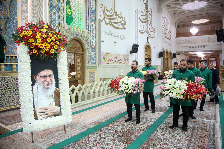 شبستان اصلی حرم مطهر بانوی کرامت غرق گل شد