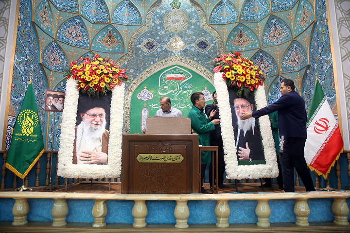 شبستان اصلی حرم مطهر بانوی کرامت غرق گل شد