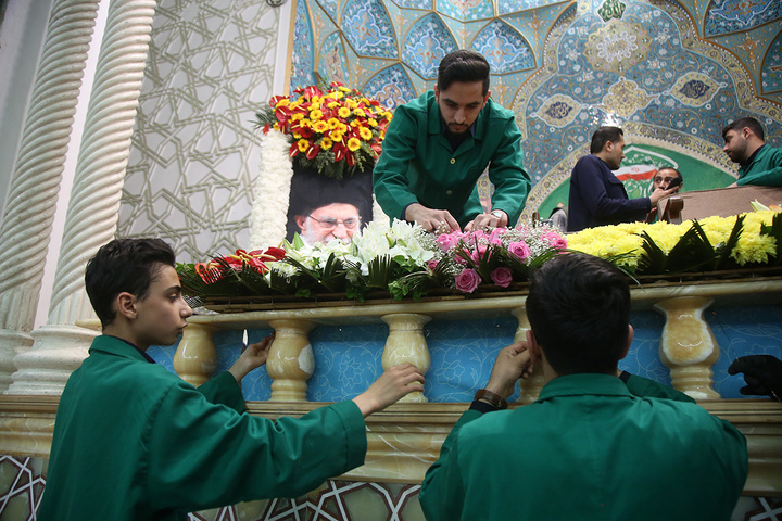 شبستان اصلی حرم مطهر بانوی کرامت غرق گل شد