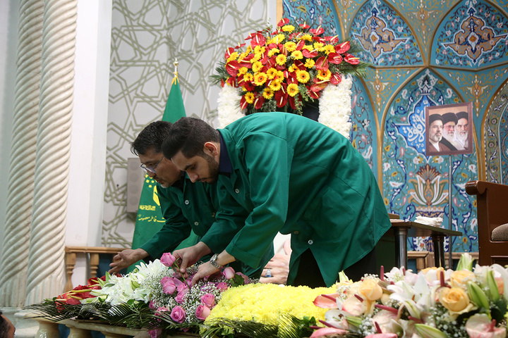 شبستان اصلی حرم مطهر بانوی کرامت غرق گل شد