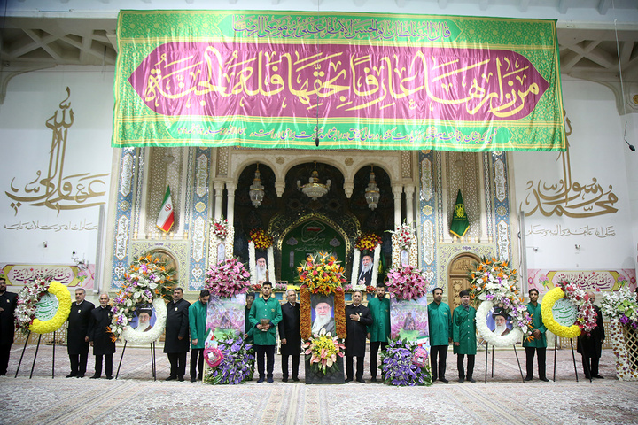 شبستان اصلی حرم مطهر بانوی کرامت غرق گل شد