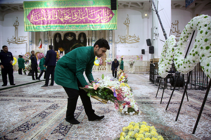 شبستان اصلی حرم مطهر بانوی کرامت غرق گل شد