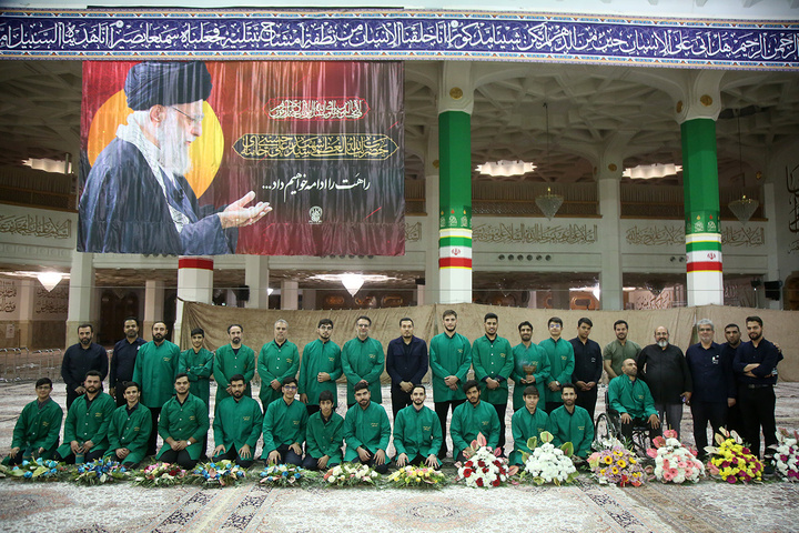 شبستان اصلی حرم مطهر بانوی کرامت غرق گل شد