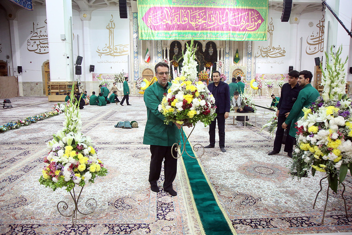 شبستان اصلی حرم مطهر بانوی کرامت غرق گل شد