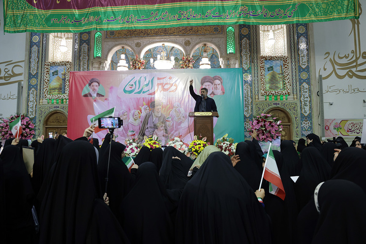 میزبانی حرم مطهر بانوی کرامت از ۷ هزار دختر در جشن «دختران ایران»