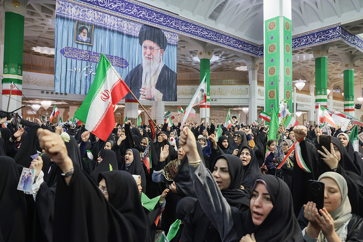 میزبانی حرم مطهر بانوی کرامت از ۷ هزار دختر در جشن «دختران ایران»
