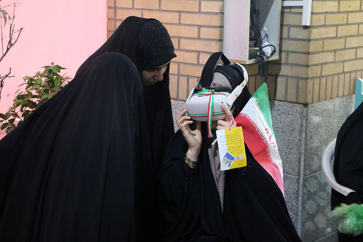 اجرای برنامه‌های جذاب کودکانه در حرم بانوی کرامت در روز دختر
