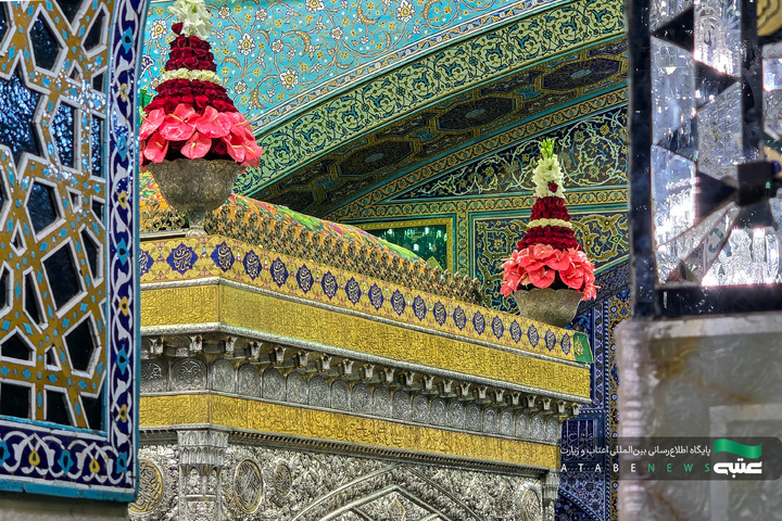 نصب کتیبه ضریح مطهر بمناسب دهه کرامت