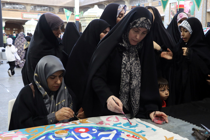 برپایی موکب بانوان هنرمند هیأتی در حرم بانوی کرامت