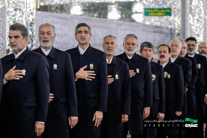 آیین تعویض شیفت دربانان بارگاه منور رضوی