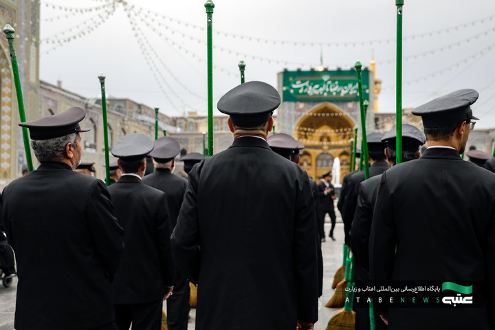 آیین تعویض شیفت دربانان بارگاه منور رضوی