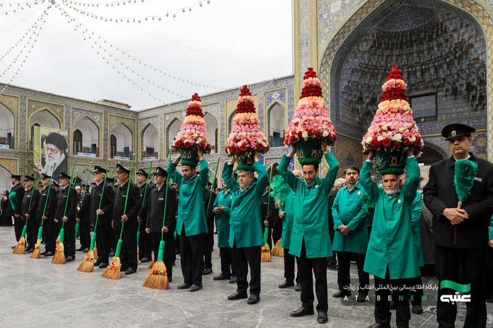 آیین تعویض شیفت دربانان بارگاه منور رضوی