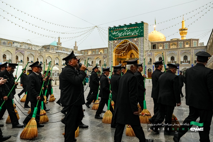 آیین تعویض شیفت دربانان بارگاه منور رضوی