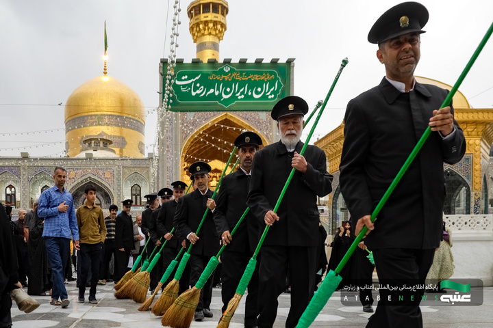 آیین تعویض شیفت دربانان بارگاه منور رضوی
