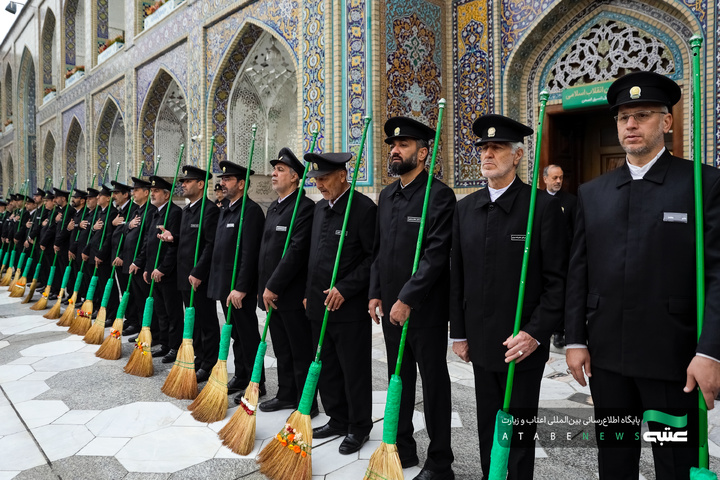 آیین تعویض شیفت دربانان بارگاه منور رضوی