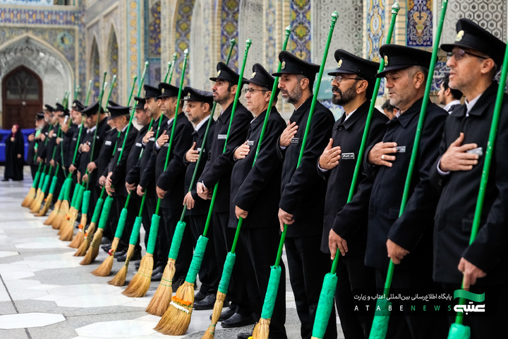 آیین تعویض شیفت دربانان بارگاه منور رضوی
