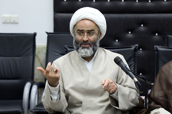 نشست قرارگاه راهبری مساجد استان قم با حضور تولیت حرم حضرت فاطمه معصومه(س)