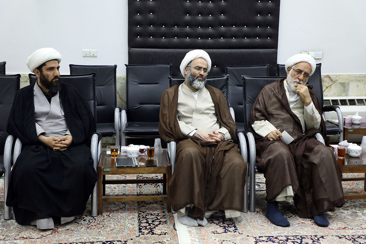 نشست قرارگاه راهبری مساجد استان قم با حضور تولیت حرم حضرت فاطمه معصومه(س)