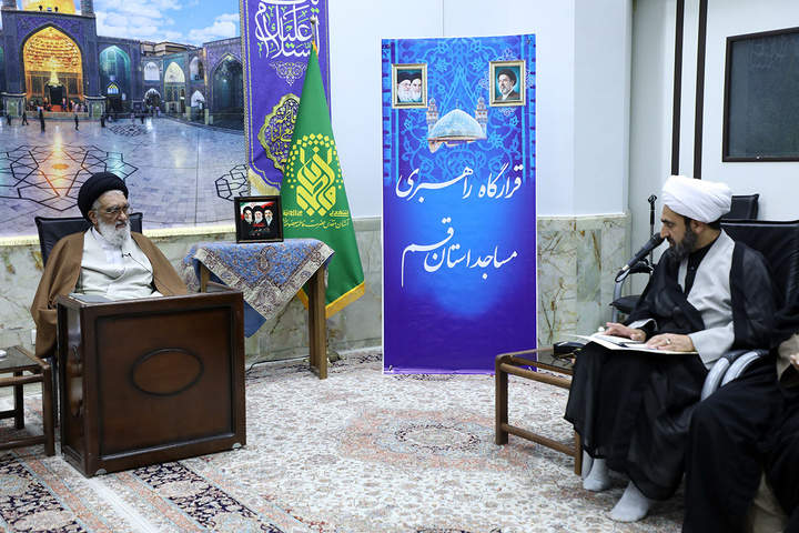 نشست قرارگاه راهبری مساجد استان قم با حضور تولیت حرم حضرت فاطمه معصومه(س)