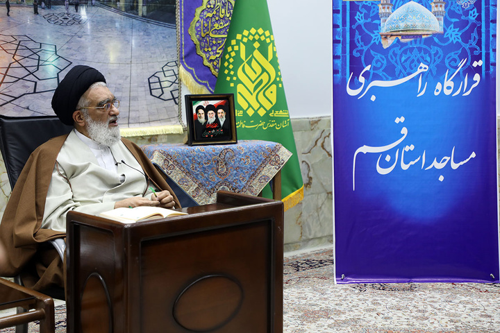 نشست قرارگاه راهبری مساجد استان قم با حضور تولیت حرم حضرت فاطمه معصومه(س)