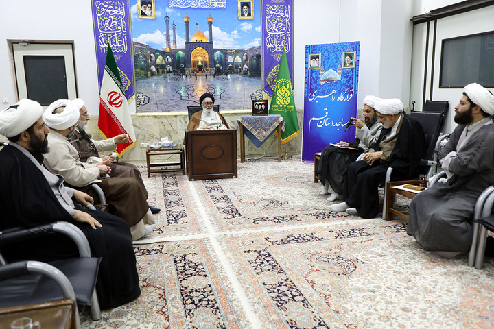نشست قرارگاه راهبری مساجد استان قم با حضور تولیت حرم حضرت فاطمه معصومه(س)