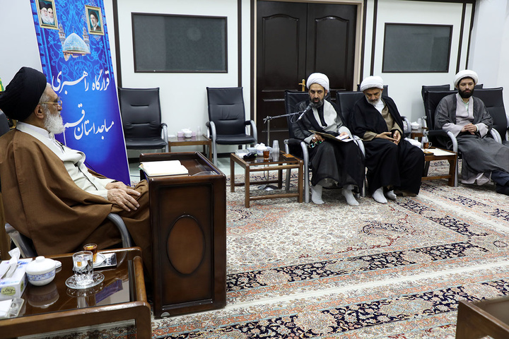 نشست قرارگاه راهبری مساجد استان قم با حضور تولیت حرم حضرت فاطمه معصومه(س)