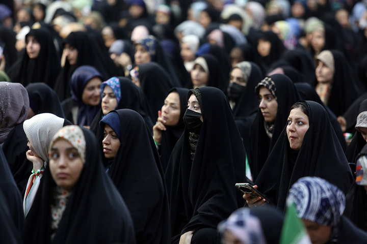 اجتماع پرشور «دختران ایران» با حضور دانشجویان سراسر کشور در حرم بانوی کرامت