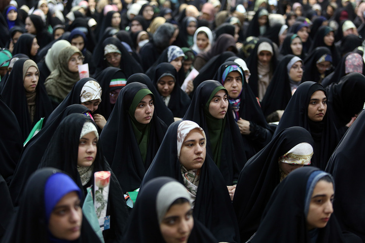 اجتماع پرشور «دختران ایران» با حضور دانشجویان سراسر کشور در حرم بانوی کرامت