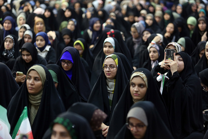 اجتماع پرشور «دختران ایران» با حضور دانشجویان سراسر کشور در حرم بانوی کرامت