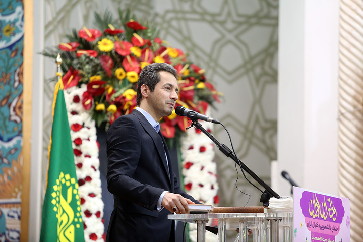 اجتماع پرشور «دختران ایران» با حضور دانشجویان سراسر کشور در حرم بانوی کرامت