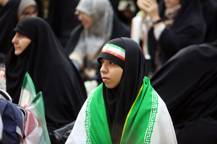 اجتماع پرشور «دختران ایران» با حضور دانشجویان سراسر کشور در حرم بانوی کرامت