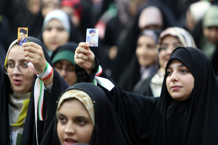 اجتماع پرشور «دختران ایران» با حضور دانشجویان سراسر کشور در حرم بانوی کرامت