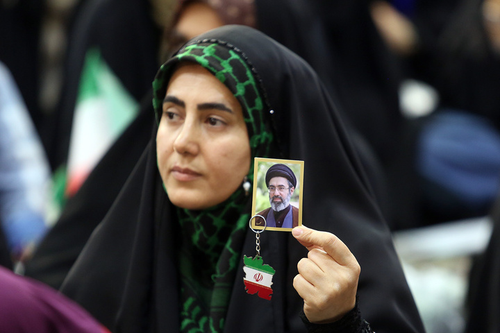 اجتماع پرشور «دختران ایران» با حضور دانشجویان سراسر کشور در حرم بانوی کرامت