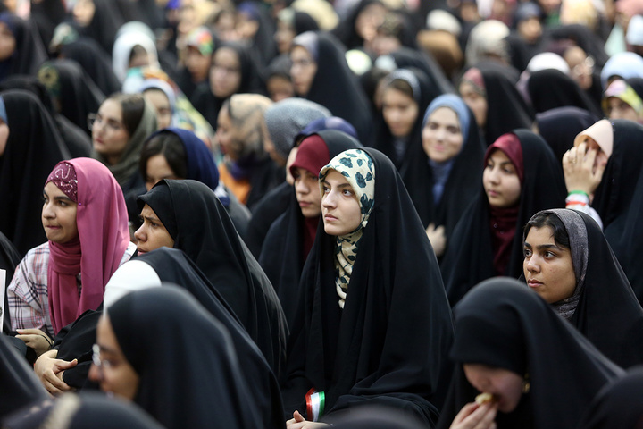 اجتماع پرشور «دختران ایران» با حضور دانشجویان سراسر کشور در حرم بانوی کرامت