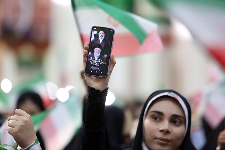 اجتماع پرشور «دختران ایران» با حضور دانشجویان سراسر کشور در حرم بانوی کرامت