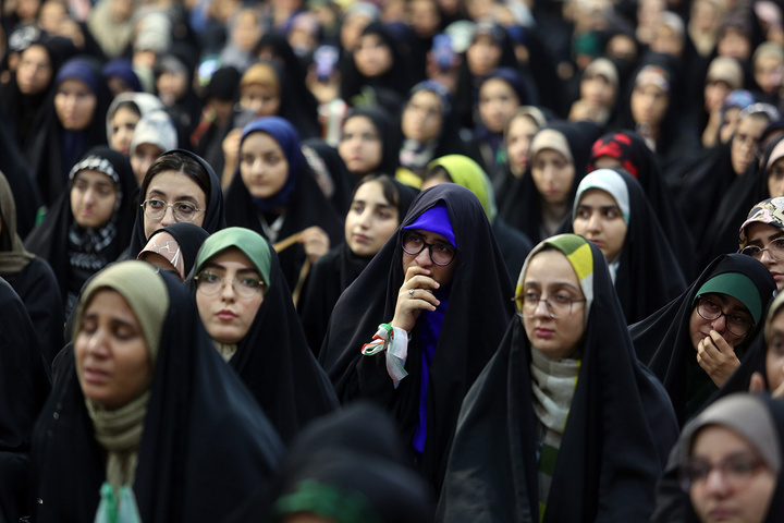 اجتماع پرشور «دختران ایران» با حضور دانشجویان سراسر کشور در حرم بانوی کرامت