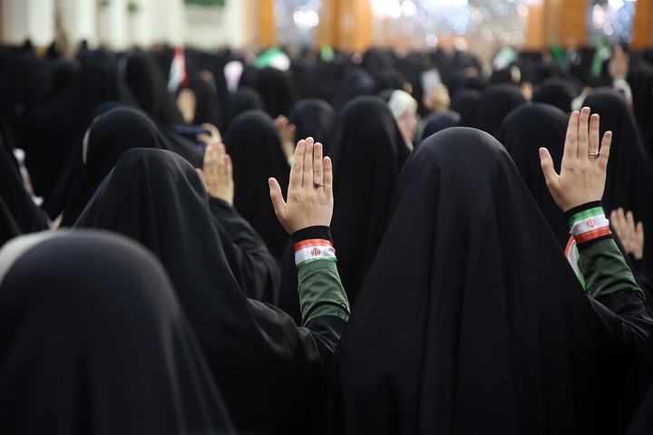 اجتماع پرشور «دختران ایران» با حضور دانشجویان سراسر کشور در حرم بانوی کرامت