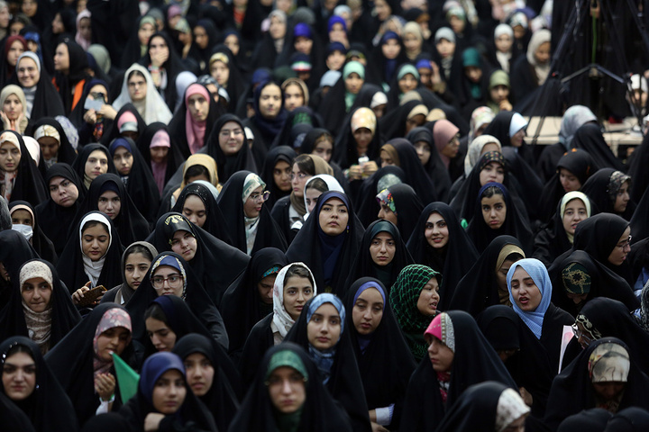 اجتماع پرشور «دختران ایران» با حضور دانشجویان سراسر کشور در حرم بانوی کرامت