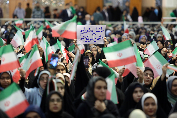 اجتماع پرشور «دختران ایران» با حضور دانشجویان سراسر کشور در حرم بانوی کرامت