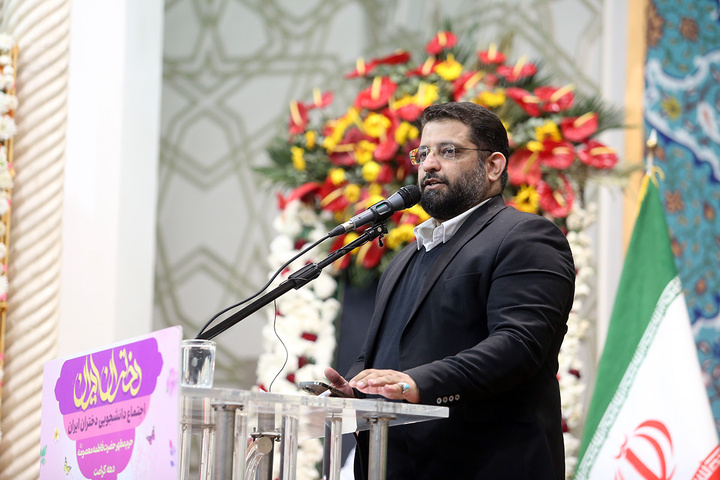 اجتماع پرشور «دختران ایران» با حضور دانشجویان سراسر کشور در حرم بانوی کرامت