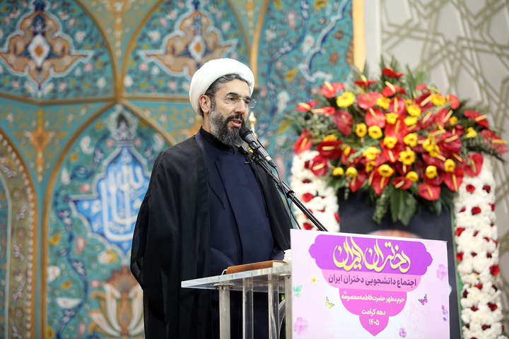 اجتماع پرشور «دختران ایران» با حضور دانشجویان سراسر کشور در حرم بانوی کرامت