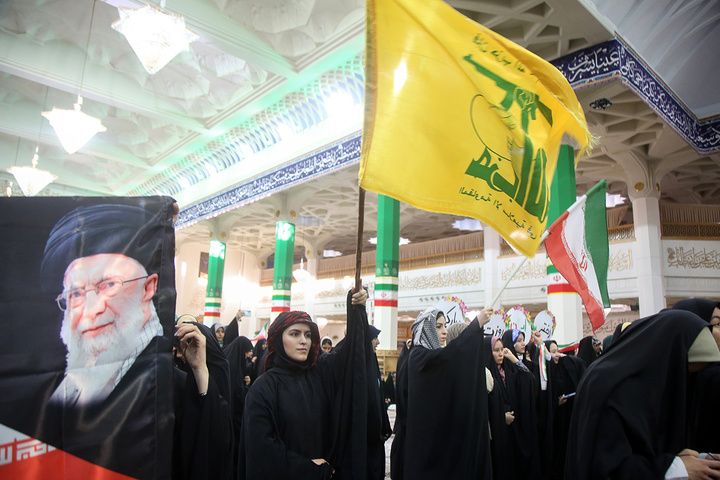 اجتماع پرشور «دختران ایران» با حضور دانشجویان سراسر کشور در حرم بانوی کرامت