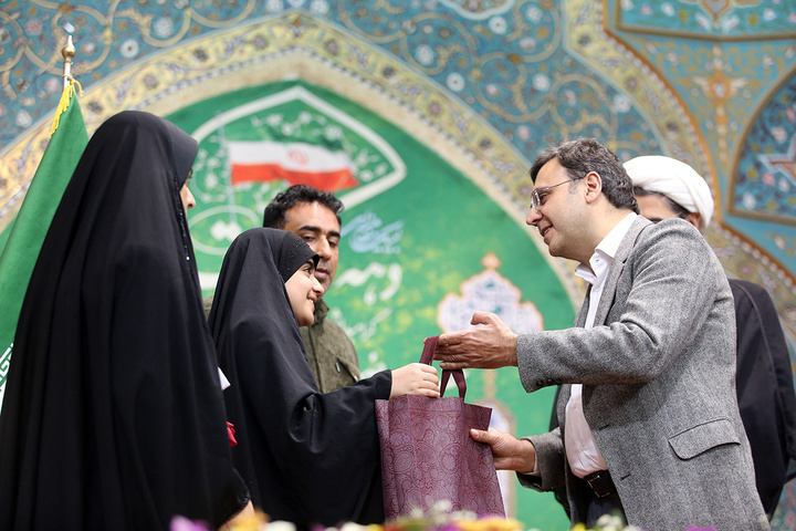 اجتماع پرشور «دختران ایران» با حضور دانشجویان سراسر کشور در حرم بانوی کرامت