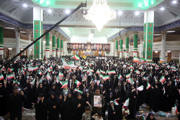 اجتماع پرشور «دختران ایران» با حضور دانشجویان سراسر کشور در حرم بانوی کرامت